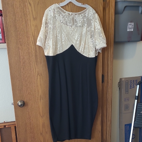 Unique Vintage Dresses & Skirts - Unique Vintage Elegant Black and Cream Wiggle Dress